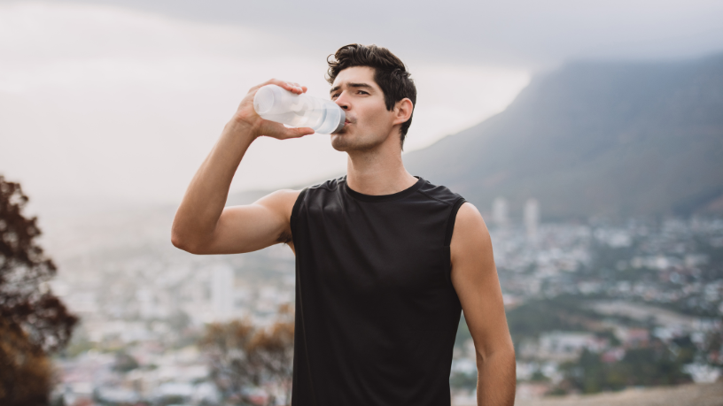Descubra com Gustavo Luíz Guilherme Pinto a quantidade ideal de água para manter a saúde e o bem-estar em equilíbrio.