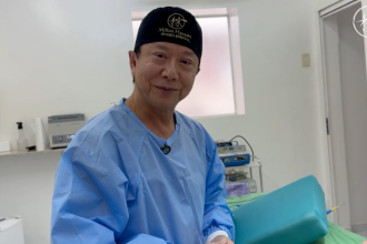 O contorno labial ajuda a corrigir assimetrias e valorizar o sorriso com precisão estética, comenta Milton Seigi Hayashi.